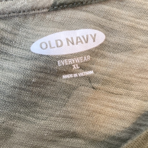 Old Navy Everywear Tee - Picture 3 of 7